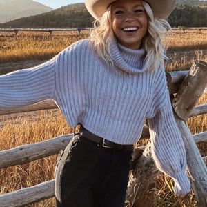 NWOT Urban Outfitters Mia Turtleneck Cropped Sweater